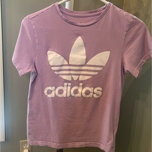 Adidas girls size medium trefoil t-shirt! Great used condition!